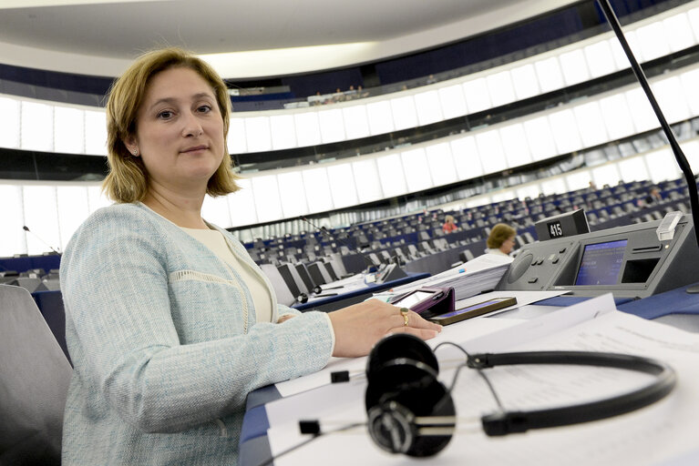 Fotogrāfija 1: Cachia Therese COMODINI in plenary session week 28 2015 in Strasbourg