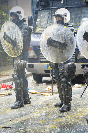 Fotografija 7: Farmers demonstration in front of the European Institutions