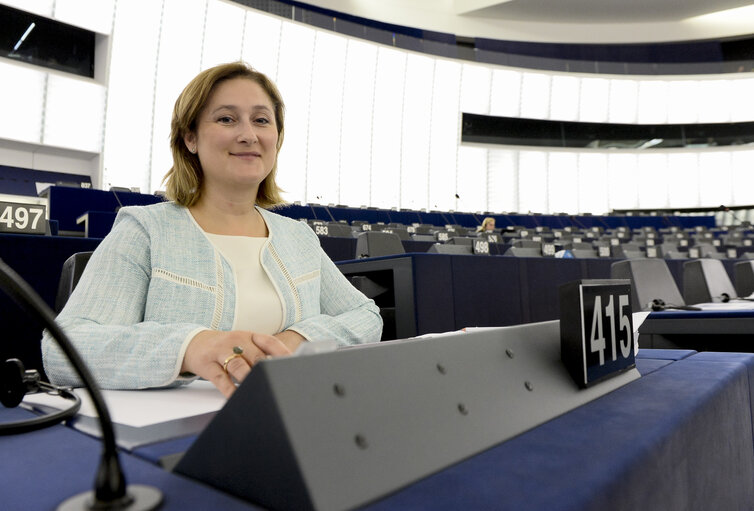 Fotogrāfija 5: Cachia Therese COMODINI in plenary session week 28 2015 in Strasbourg