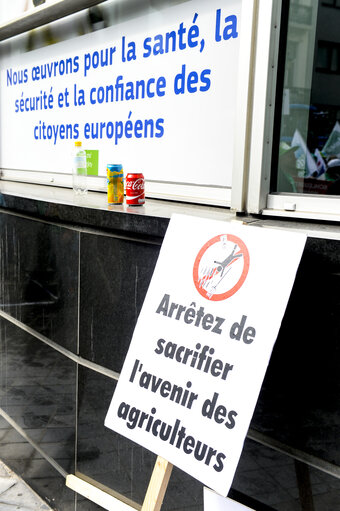 Photo 22 : Farmers demonstration in front of the European Institutions