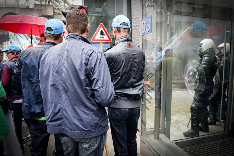 Farmers demonstration in front of the European Institutions