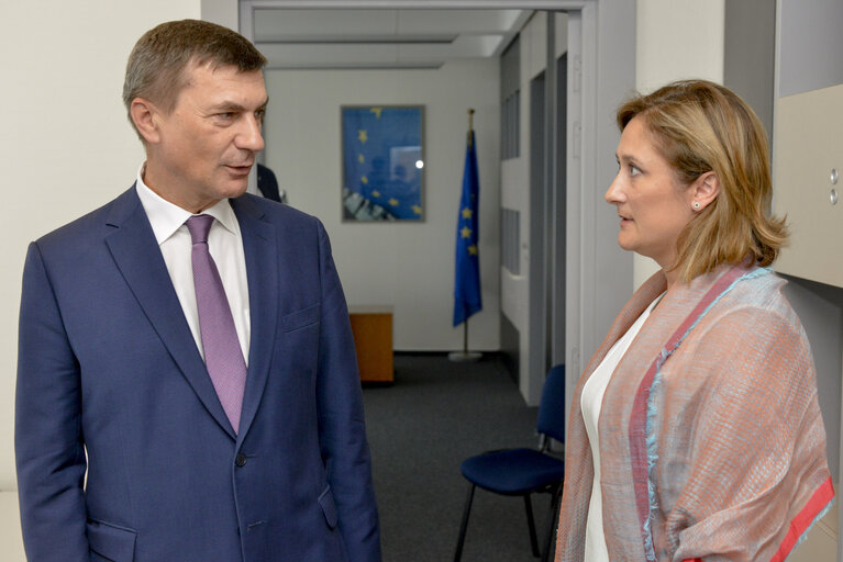 Foto 6: Andrus ANSIP - EC Commissioner in charge of  Digital Single Market meets Cachia Therese COMODINI