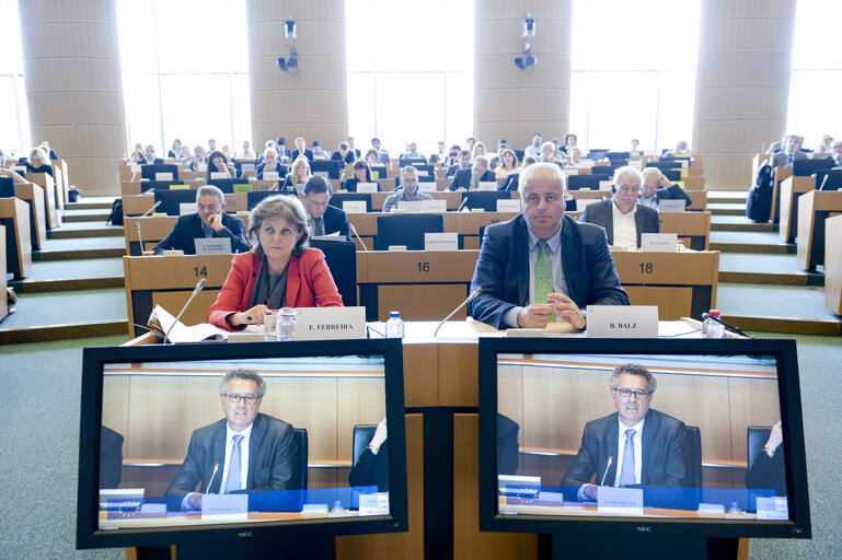 Foto 12: ECON committee meeting