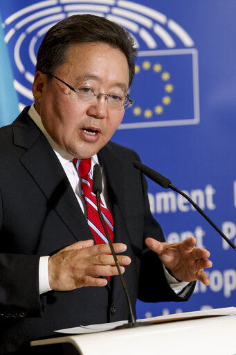 Fotografia 9: Official visit of the President of Mongolia to the European Parliament in Strasbourg - Press Point