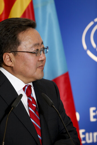 Fotografia 15: Official visit of the President of Mongolia to the European Parliament in Strasbourg - Press Point