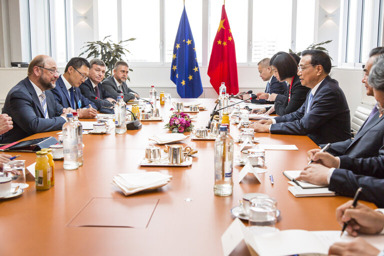 Zdjęcie 2: Visit of the Prime Minister of the People's Republic of China to the European Parliament in Brussels - Meeting with EP President