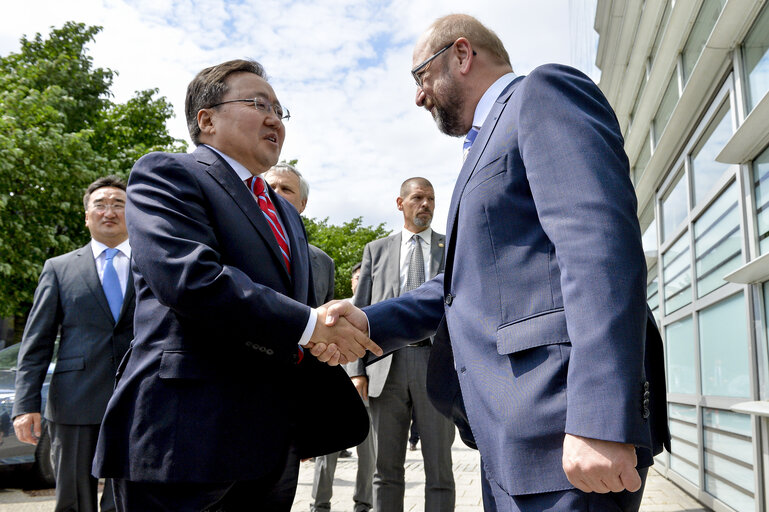 Φωτογραφία 5: Official visit of the President of Mongolia to the European Parliament in Strasbourg - Arrival