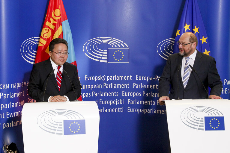 Fotografija 18: Official visit of the President of Mongolia to the European Parliament in Strasbourg - Press Point