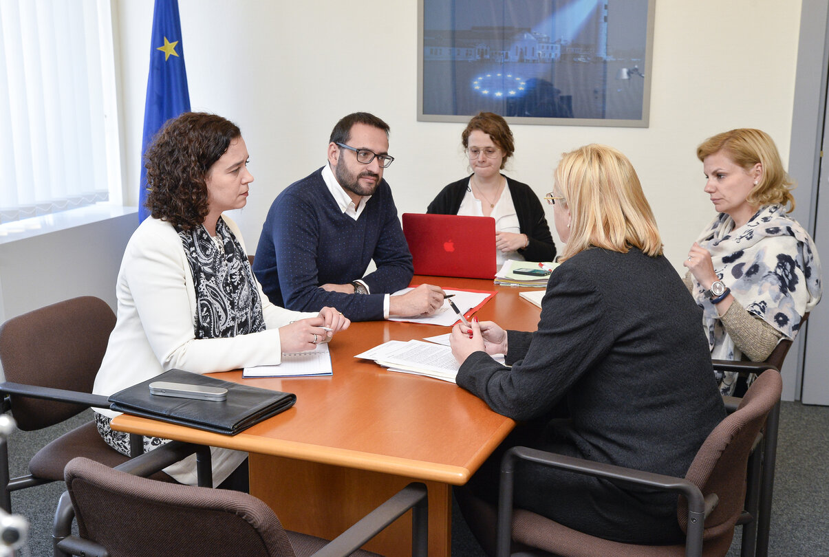 Corina CRETU - Commissioner in charge of Regional Policy meets with Sergio GUTIERREZ PRIETO - MEP