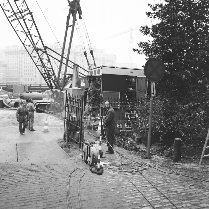 Construction site of the Belliard tunnel near the Eastman building in December 1988