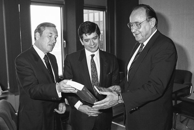 MEP Enrique BARON CRESPO meets with German Foreign Minister Hans Dietrich GENSCHER at the European Parliament in Strasbourg