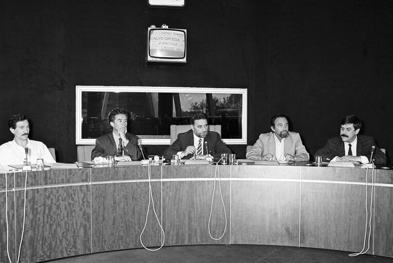 Fotografia 1: Communist group with secretary general of Spanish communist group