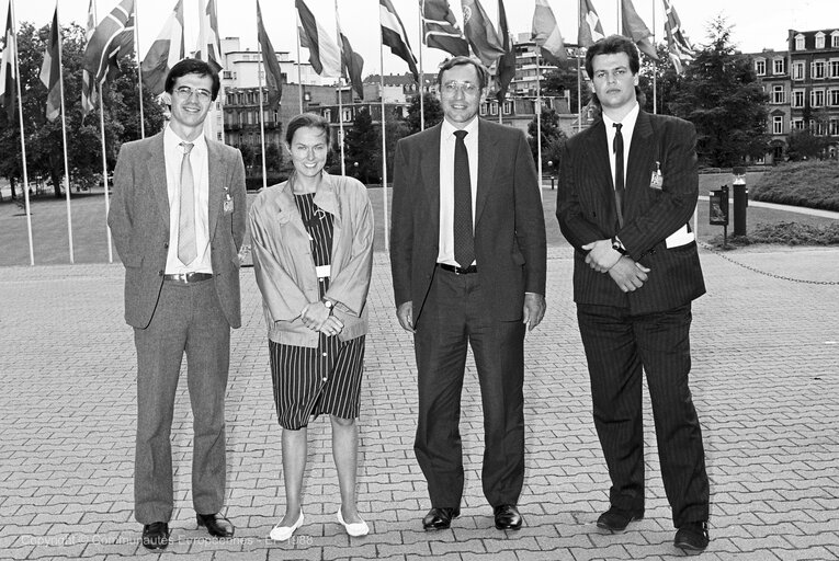 Nuotrauka 27: MEP S Anne Caroline B. McINTOSH, David M. CURRY in the front of the European Parliament in Strasbourg