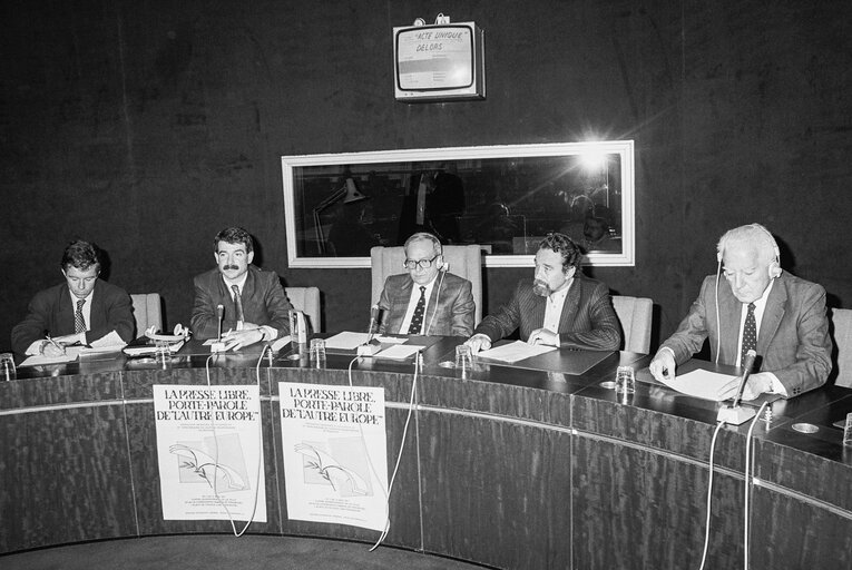 Meeting ' La presse libre: Porte parole de l'autre Europe ' at the European Parliament in Strasbourg in May 1987