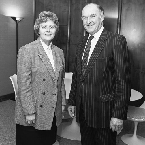 Fotografie 1: Lord PLUMB - EP President meets with Lynda CHALKER, British Minister for European Affairs at the European Parliament in Strasbourg