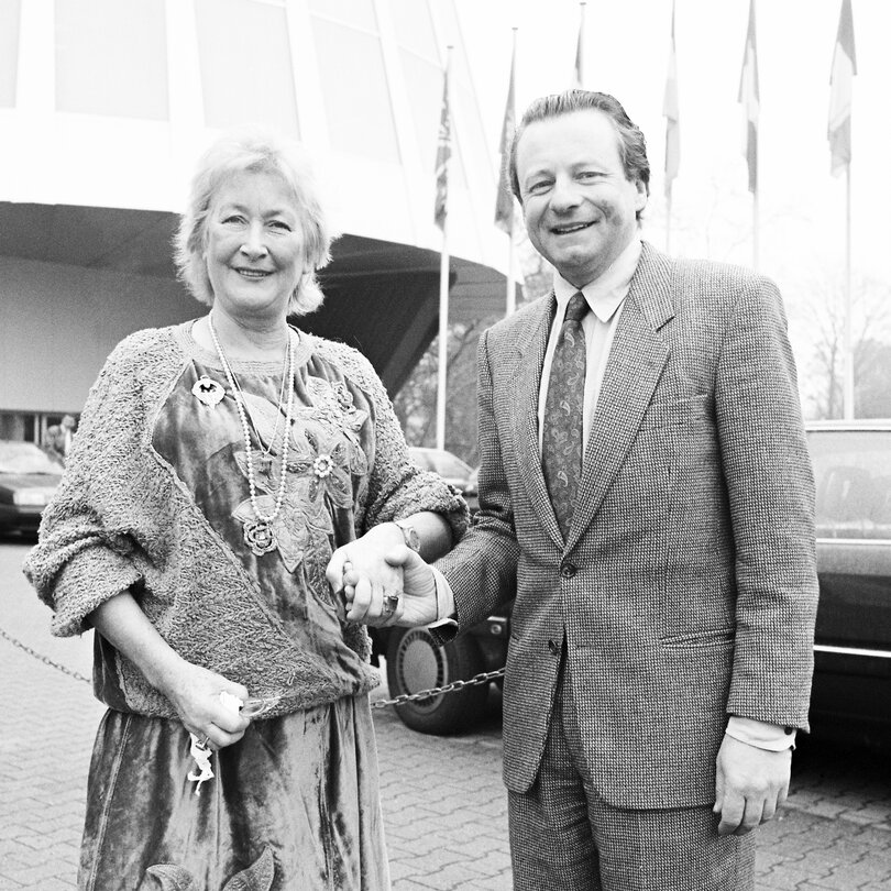 MEP Winifred EWING meets with guest at the European Parliament in Strasbourg in January 1989