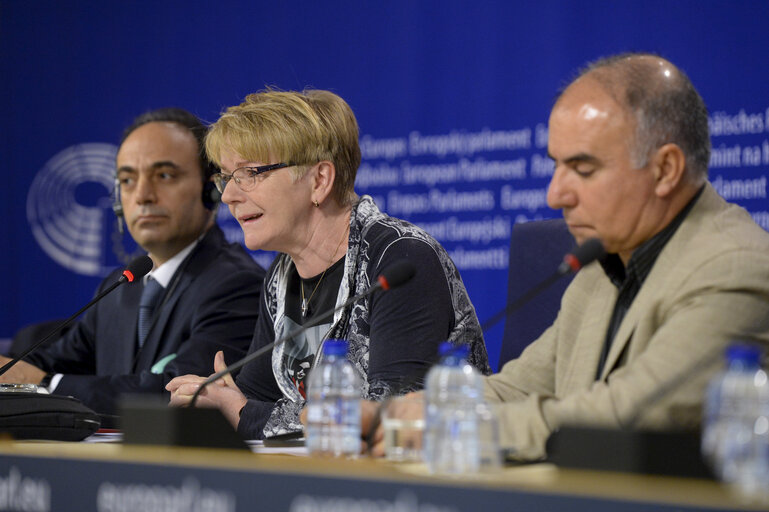 Fotografie 8: Press conference ' Escalating State Violence in Turkey; Kurdish People under Attack '