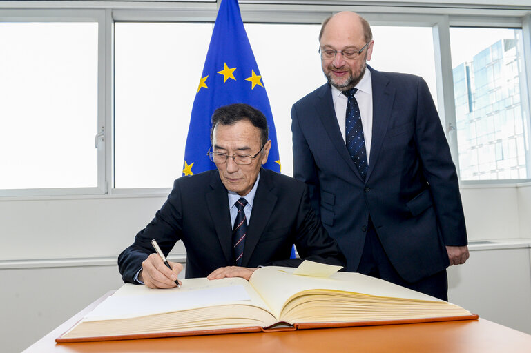 Martin SCHULZ - EP President meets with Qiangba PUNCOG - Vice-Chairman of the Standing Committee of the National People's Congress