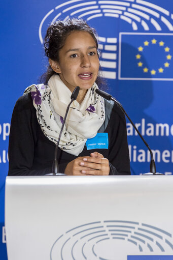 Φωτογραφία 7: Joint press point by Elena VALENCIANO, Chair of EP DROI Committee and by Bertha ZUNIGA CACERES, daughter of Berta CACERES, Honduran environmental activist