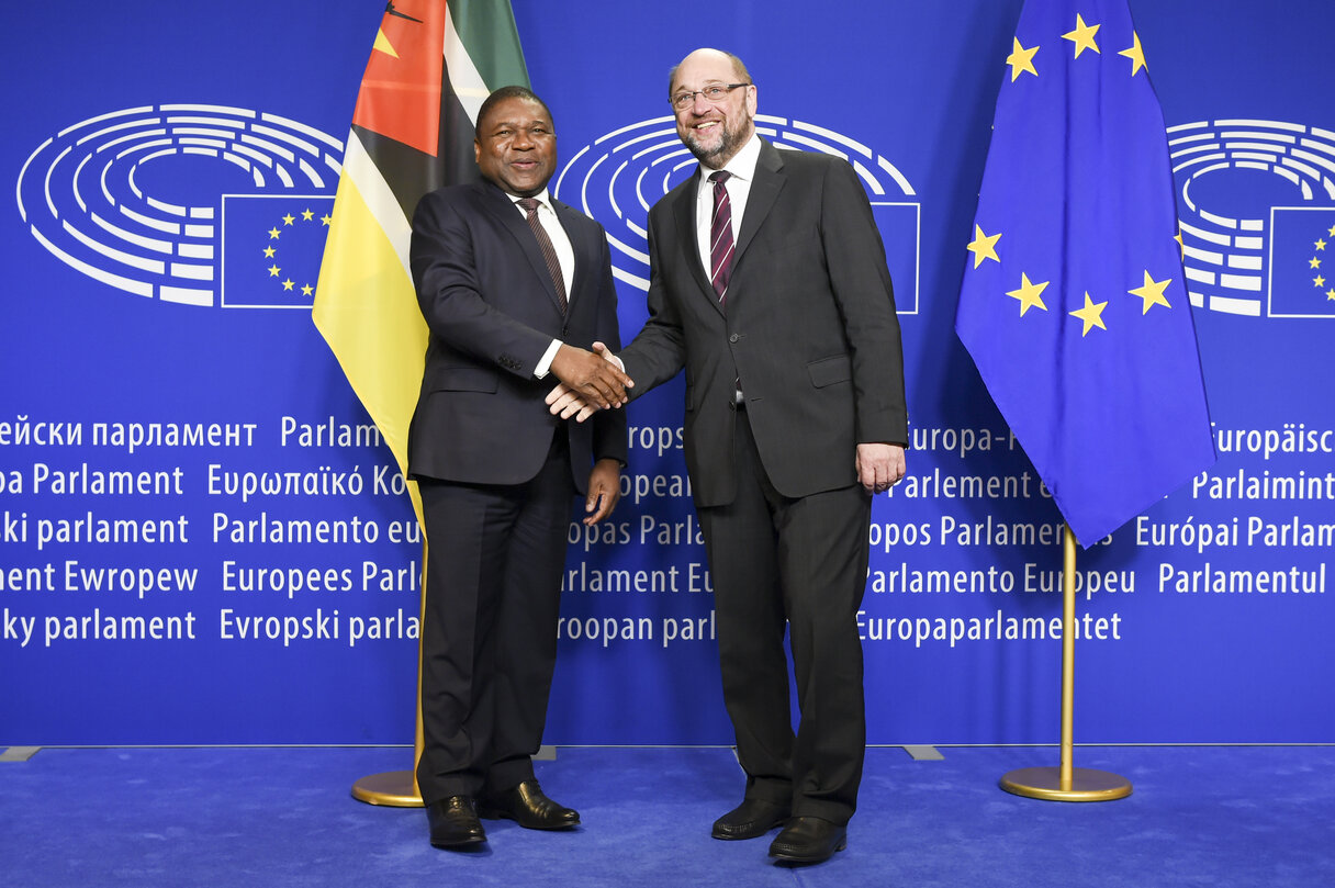 Visit of the President of Mozambique to the European Parliament in Brussel.  Martin SCHULZ - EP President welcomes Filipe NYUSI - President of Mozambique