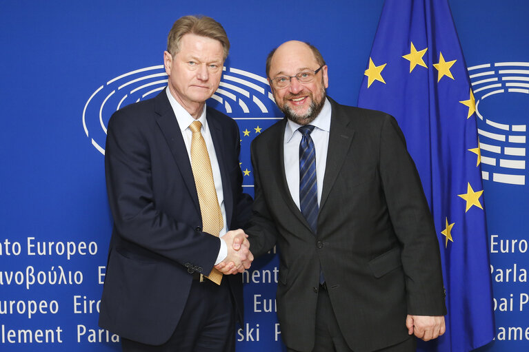 Photo 1: Martin SCHULZ - EP President meets with the MEP Rolandas PAKSAS