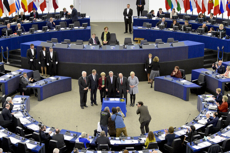 Photo 1: Signature of BLM (Better Law Making) agreement in plenary session week 15 2016 in Strasbourg