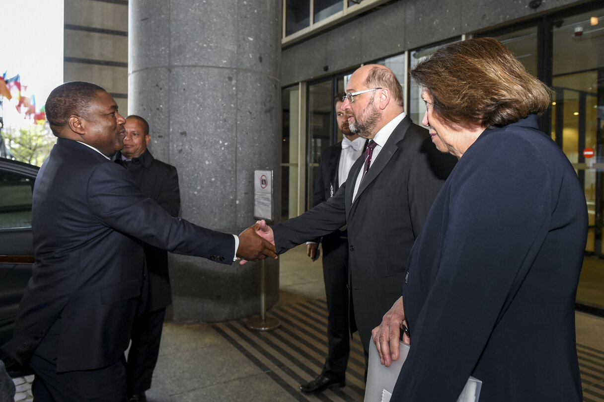 Visit of the President of Mozambique to the European Parliament in Brussel.  Martin SCHULZ - EP President welcomes Filipe NYUSI - President of Mozambique