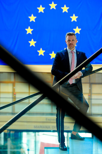 Foto 2: Fredrick FEDERLEY Mep inside the Parliament