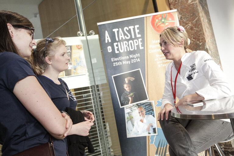 Nuotrauka 8: EE2014 European election night in Brussels - Taste of Europe - Speed-dating with Clodagh McKENNA et Pierre LEFEBVRE