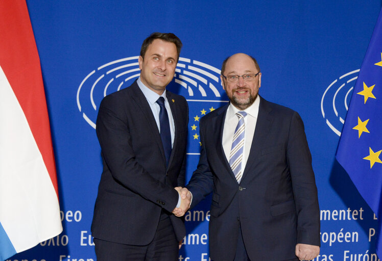 Zdjęcie 1: Review of the Luxembourg Presidency of the EU.  Visit of the Luxembourg Prime Minister to the European Parliament in Strasbourg.  Official welcome.