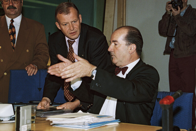 Valokuva 1: Inauguration of the press room of the European Parliament in Brussels in 1993