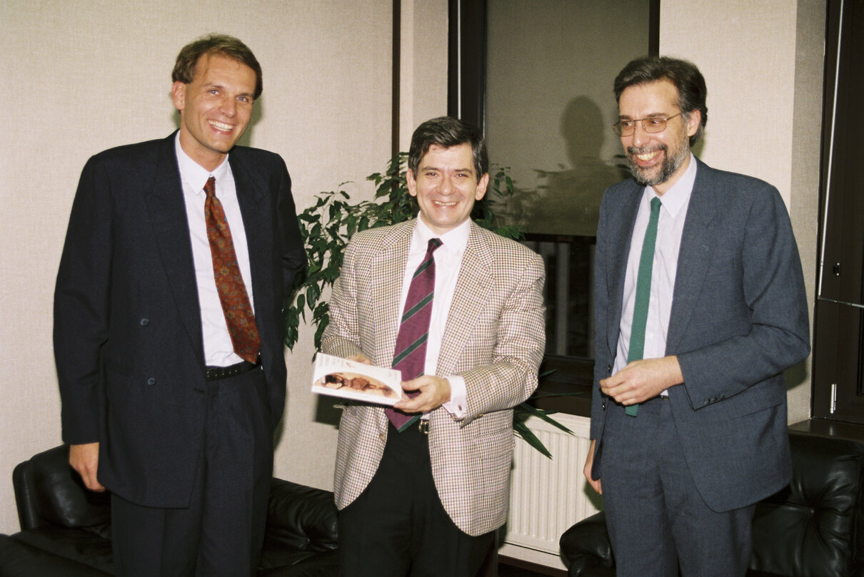 Enrique BARON CRESPO - EP President receives a Alain DESTEXHE