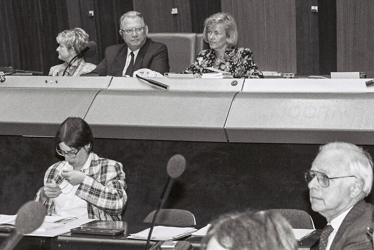 Valokuva 1: (Hans) Johannes Wilhelm PETERS during a plenary session in Strasbourg