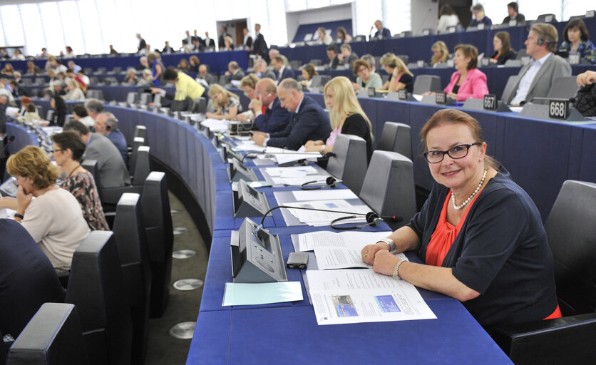 Valokuva 2: Danuta JAZLOWIECKA attends a plenary sesison in Strasbourg.