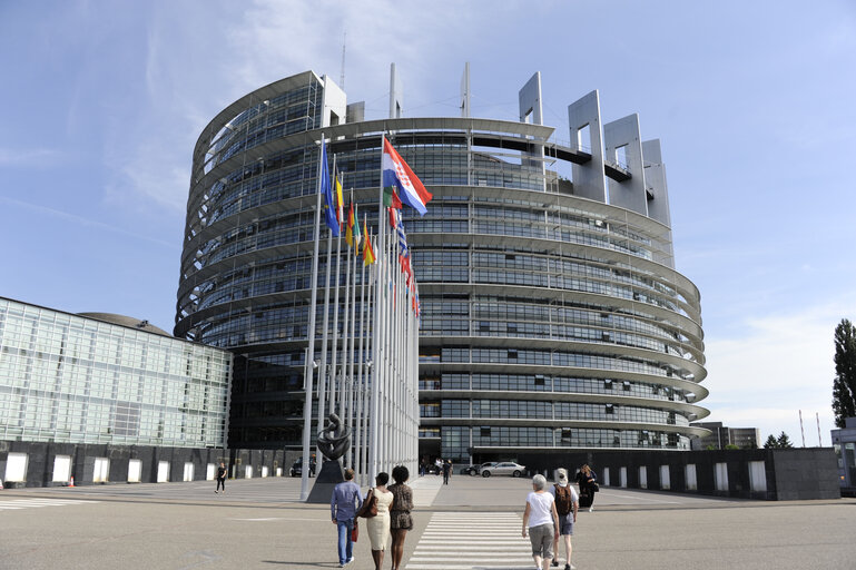 Suriet 25: Raising of the Croatian flag in Strasbourg