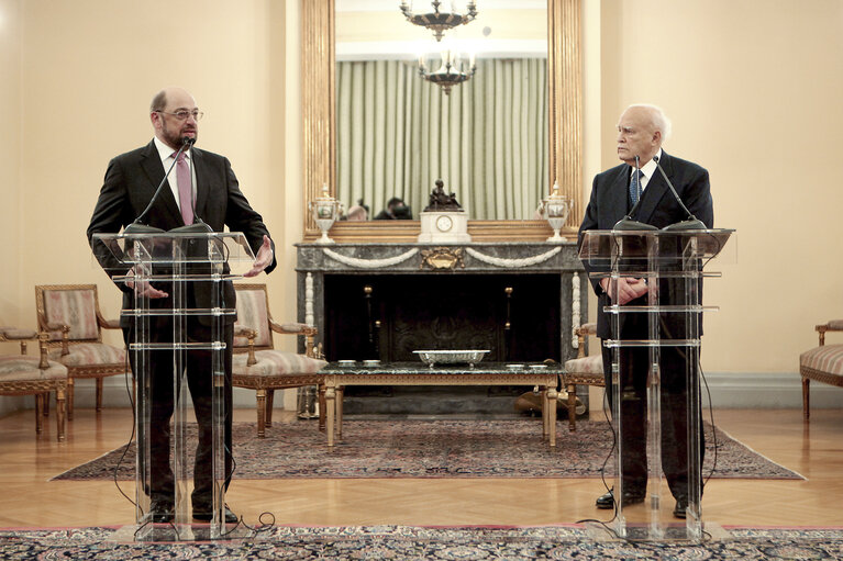 Fotografia 16: President Martin Schulz during a meeting with Mr Karolos Papoulias, President of the Greek Republic in Athens,Greece on November 26 2013.