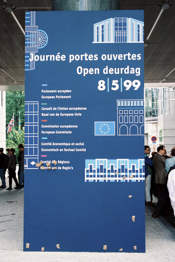 Fotografie 1: European Parliament of Brussels open day on the 8th of May 1999.