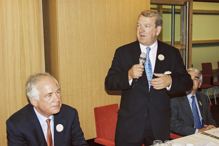 Fotografija 2: Meeting with MEP Struan STEVENSON