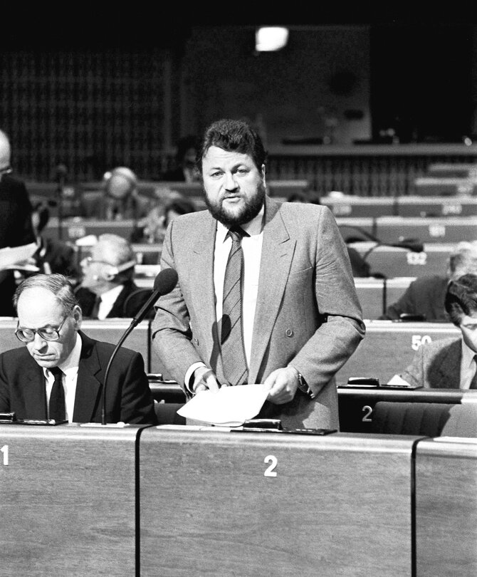 The Luxembourgian State Secretary for Foreign Affairs, External  Trade, Cooperation and Middle Classes Robert GOEBBELS during a session in Strasbourg in October 1985.