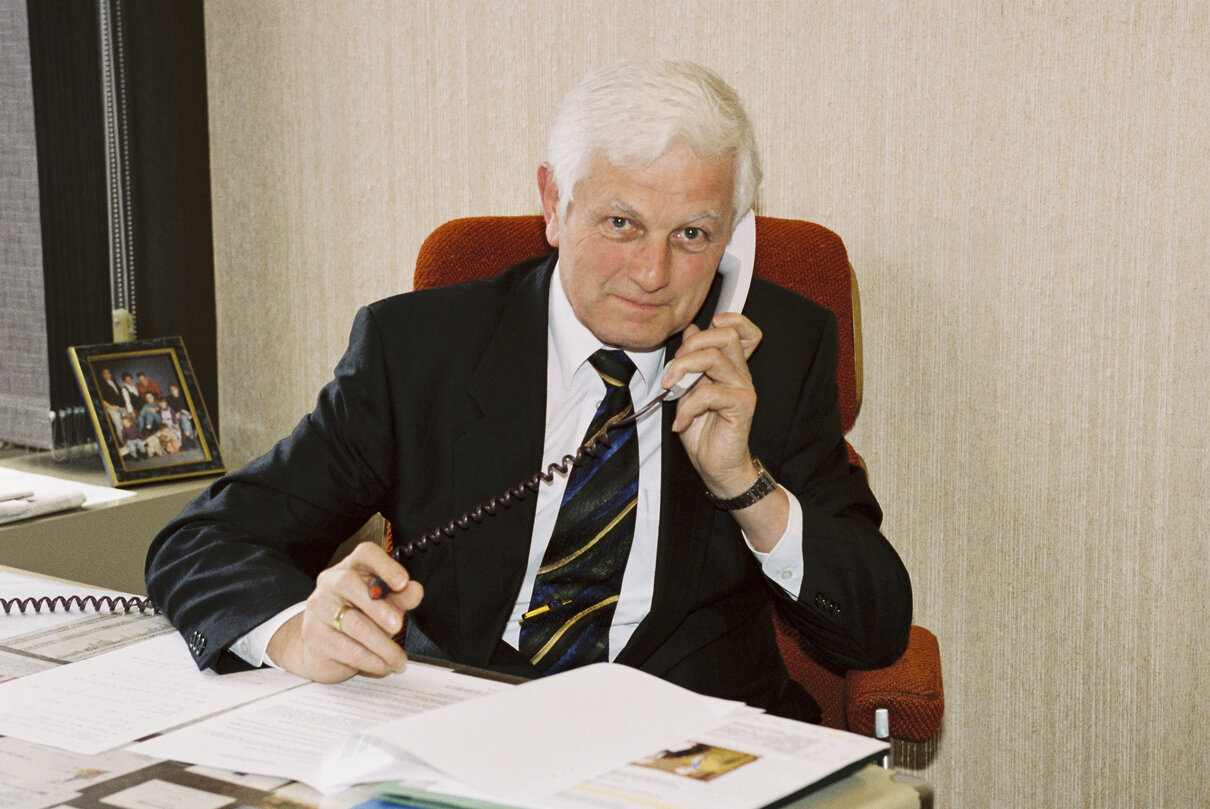 POrtrait of MEP Edgar Josef SCHIEDERMEIER in his office in Strasbourg