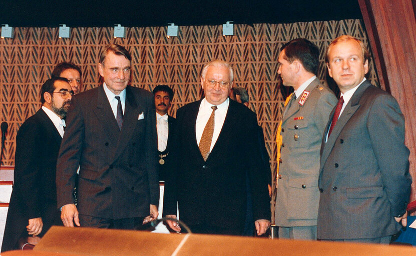 The President of Finland makes an official visit to the EP in Strasbourg in November 1993