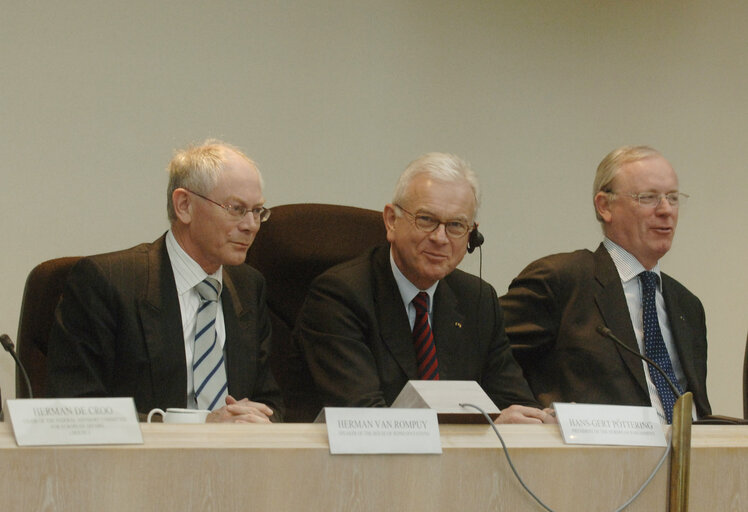 Foto 5: Official visit of the President of the EP to Belgium. Visit of the Belgian Parliament.