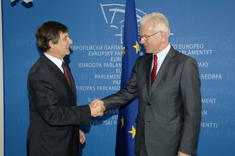 Foto 4: EP President welcomes the French Minister of State for European Affairs.