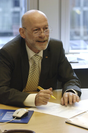 Suriet 9: Portrait of MEP Horst POSDORF in Brussels