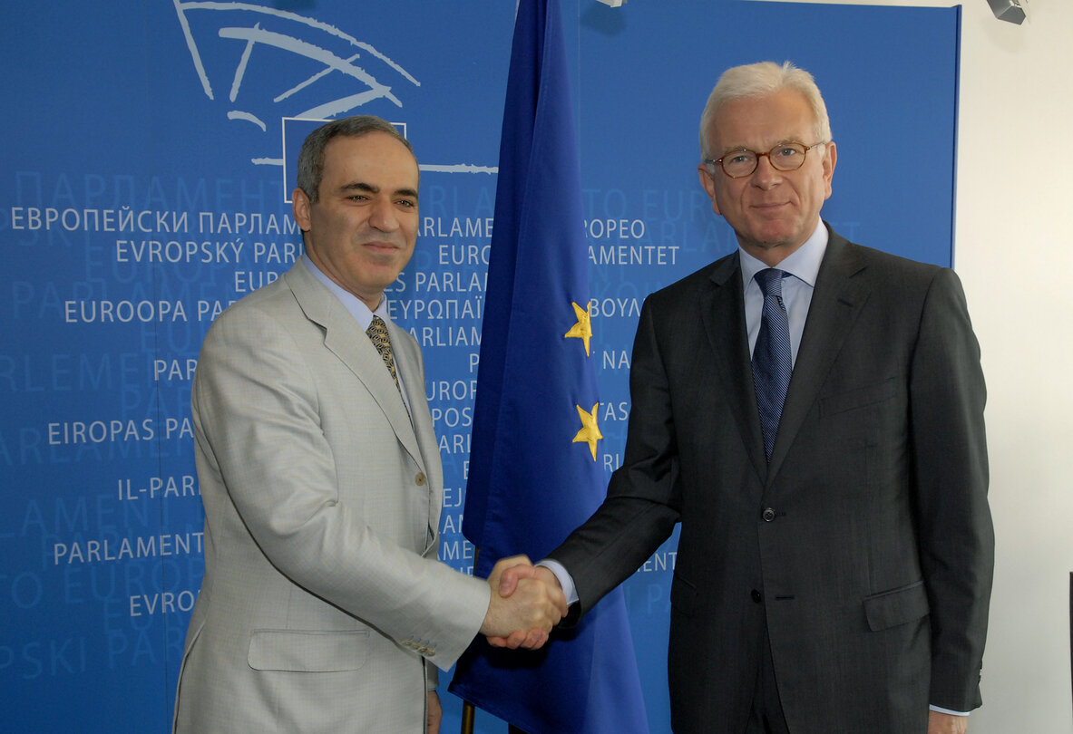 Hans-Gert POETTERING - EP President meets with Garry KASPAROV, leader of the United Civil Front of the Russian Federation