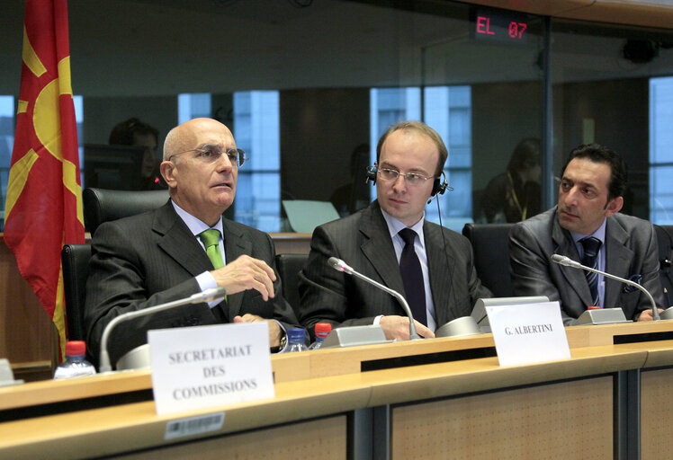 Fotografie 2: Committee on Foreign Affairs  Discussion with the Minister of Foreign Affairs of the former Yugoslav Republic of Macedonia