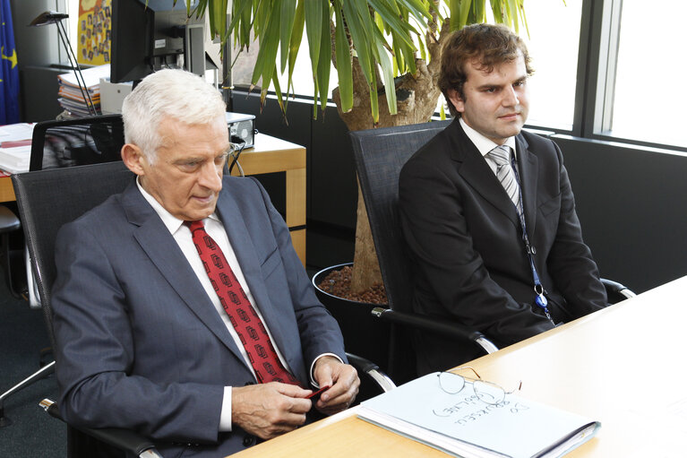 Suriet 1: Jerzy Buzek, EP President, meets Marek Rawski, essay competition winner