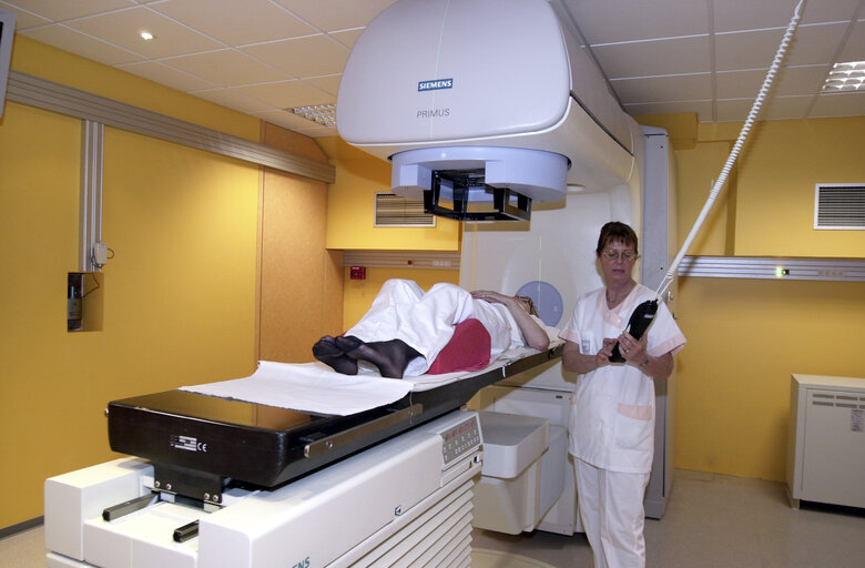 Nuotrauka 1: Treatment of tumor by linear accelerator at the Hospital Centre Paul Strauss in Strasbourg