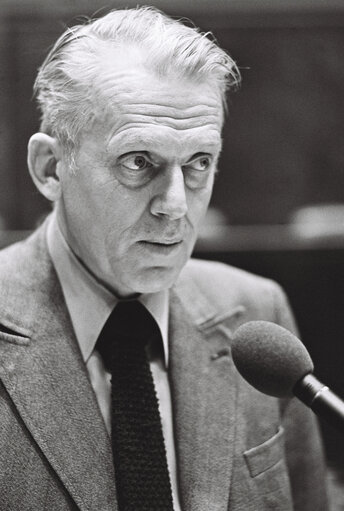 Fotografi 3: EC member in charge of Agriculture Finn Olav GUNDELACH during a session in Luxembourg on February 1977