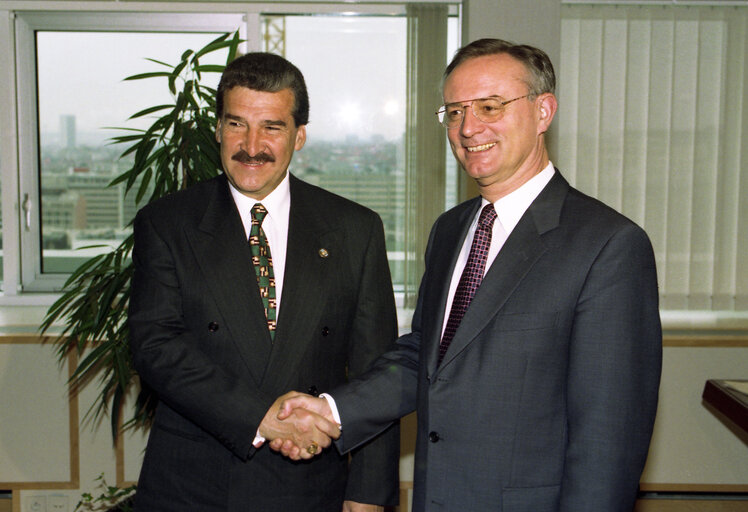 Foto 1: Visit of the President of Guatemala to the EP.